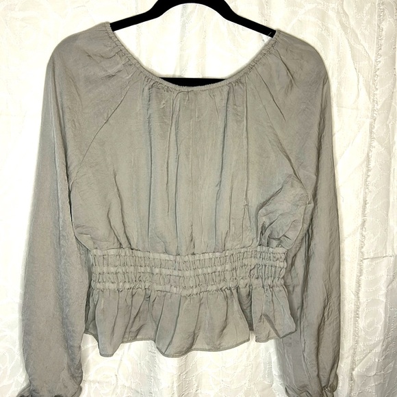 SHE AND SKY gray bohemian style balloon sleeve top. Elastic waist. Size Large. - Picture 8 of 9